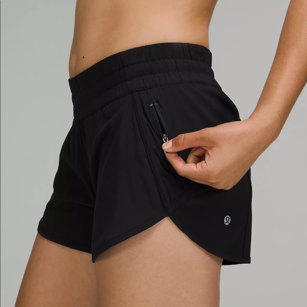 Lululemon Tracker Low-Rise Lined Short 4" Size 4